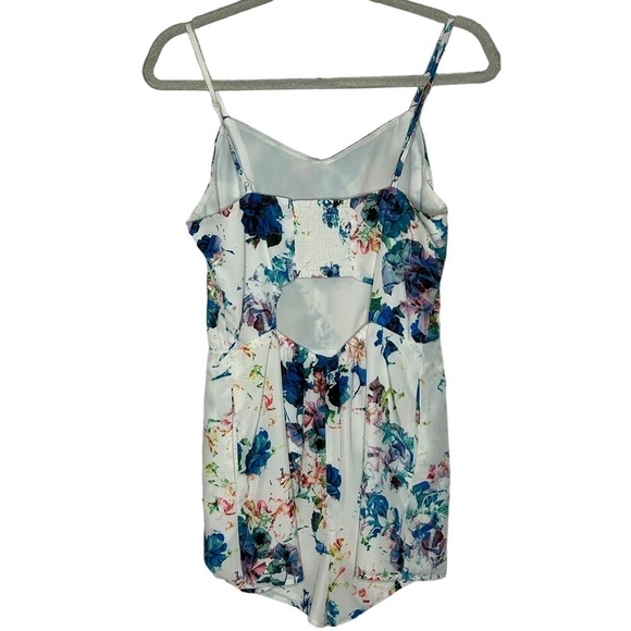 Lovers + Friends Escape Romper in Blue Floral - Picture 5 of 16